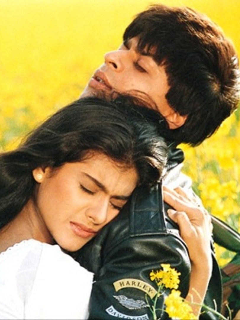 Most Popular Hugs In Bollywood Movies