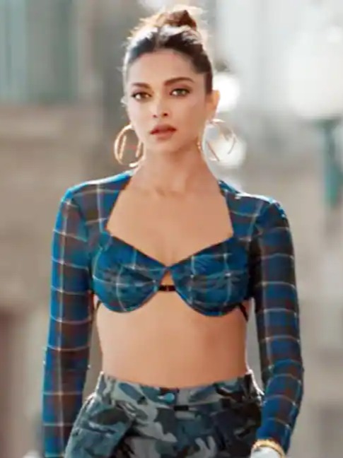  Deepika Padukone's Most Popular Looks From 'Pathaan'